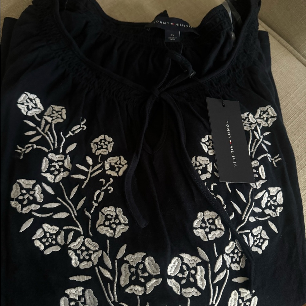 Navy Tommy Hilfiger Floral Embroidered Top NWT size 2x